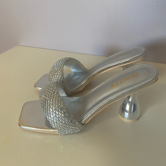 Sandals - Picture 3 of 7